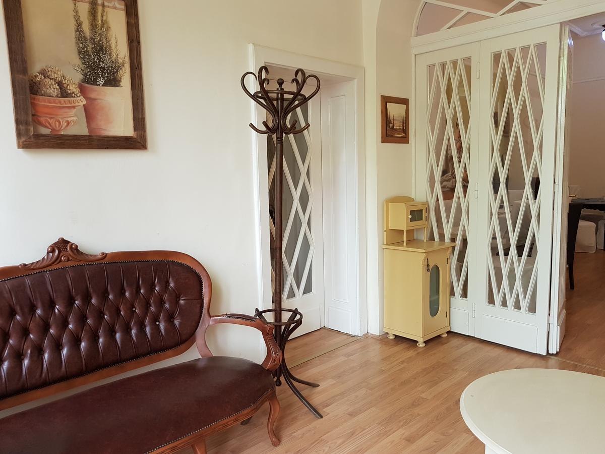 سولنوك Tulipan Villa Panzio المظهر الخارجي الصورة